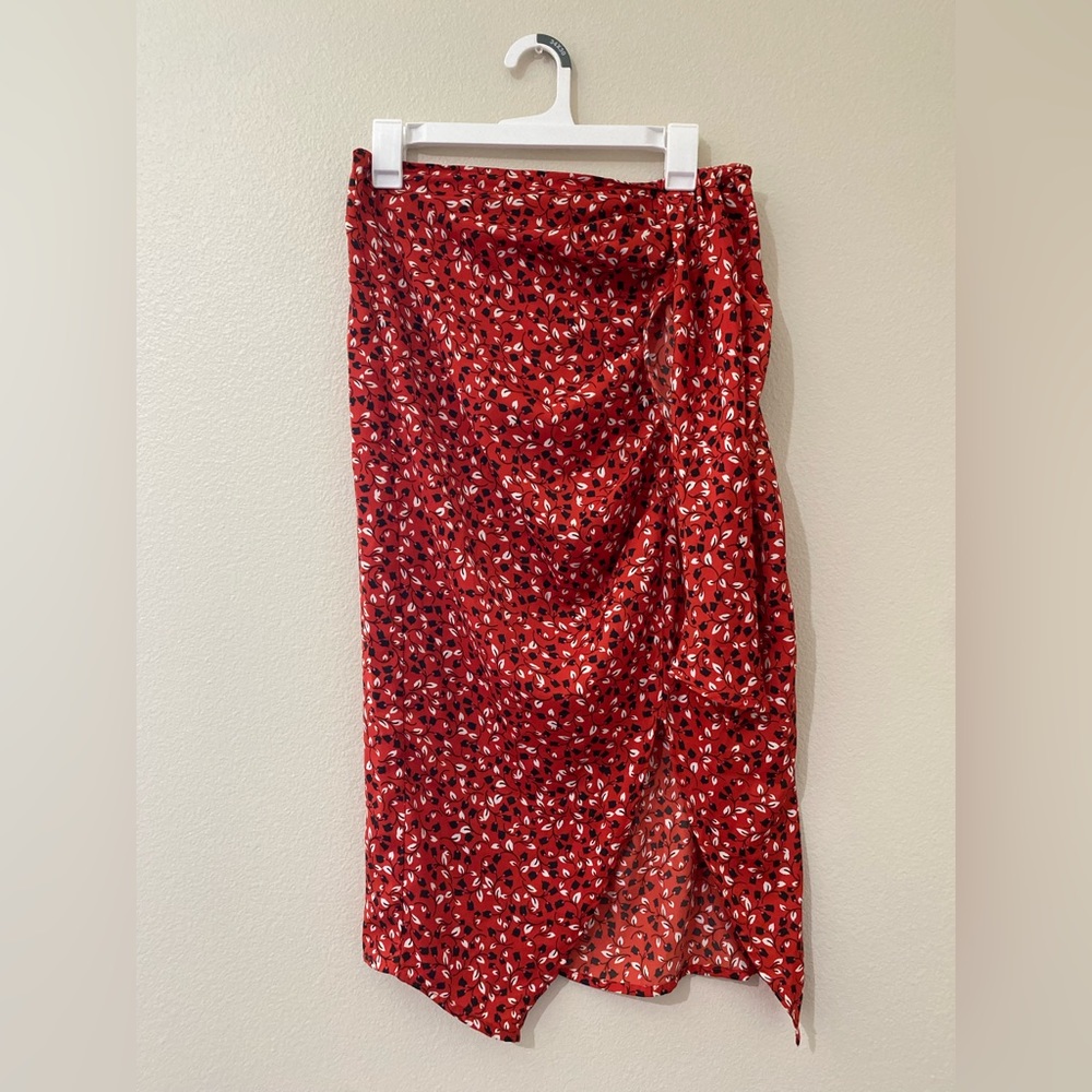 High rise asymmetric skirt